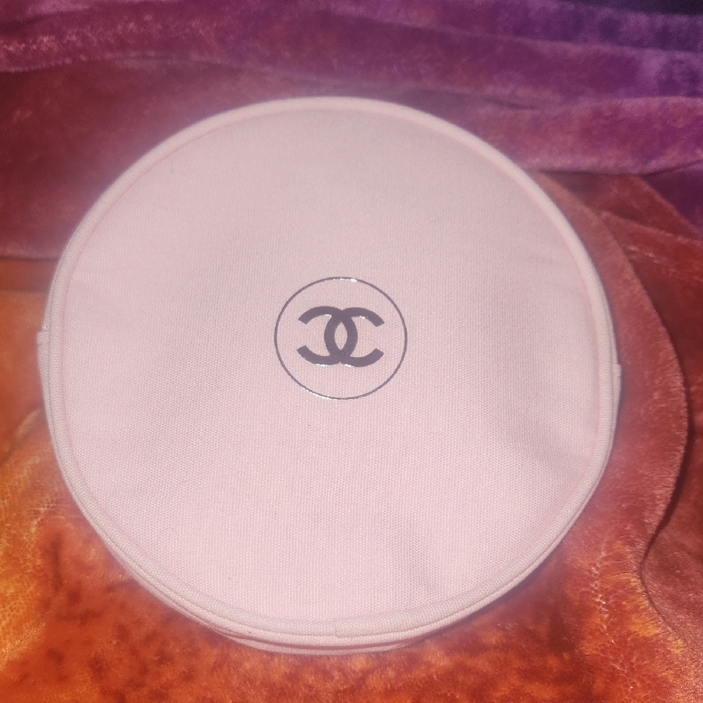 Chanel Pink Round Accessory - Picture 7 of 8